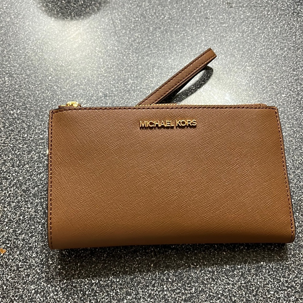Michael kors wristlet